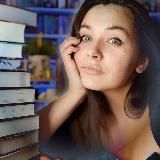 АЛЯ читает книги