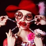 Укололась – и красивая!