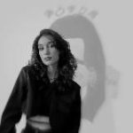 врач с алмазной сережкой