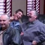 מצחיק אז צוחקים.