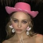 sam’s room. visual