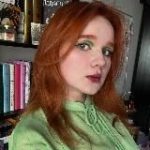 Женя читает…