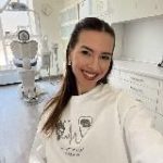 – А у меня мама стоматолог!