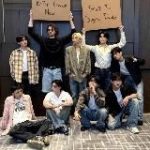 STRAY KIDS