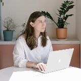 Крис печатает…