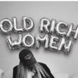 An old rich woman